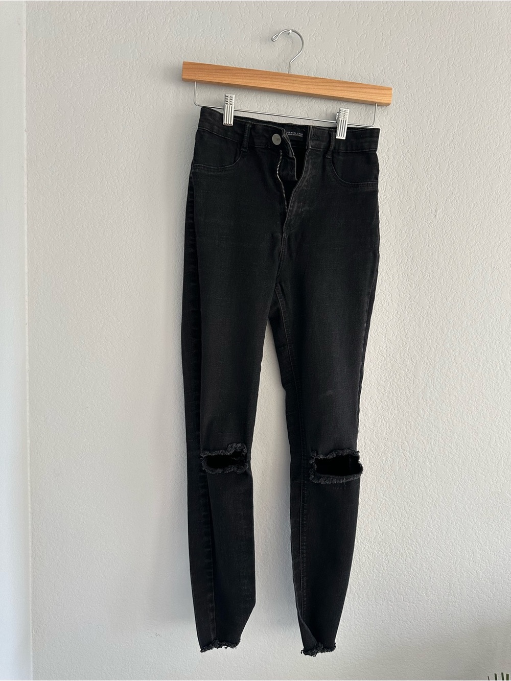 Zara Black Skinny Jeans with Knee Rips